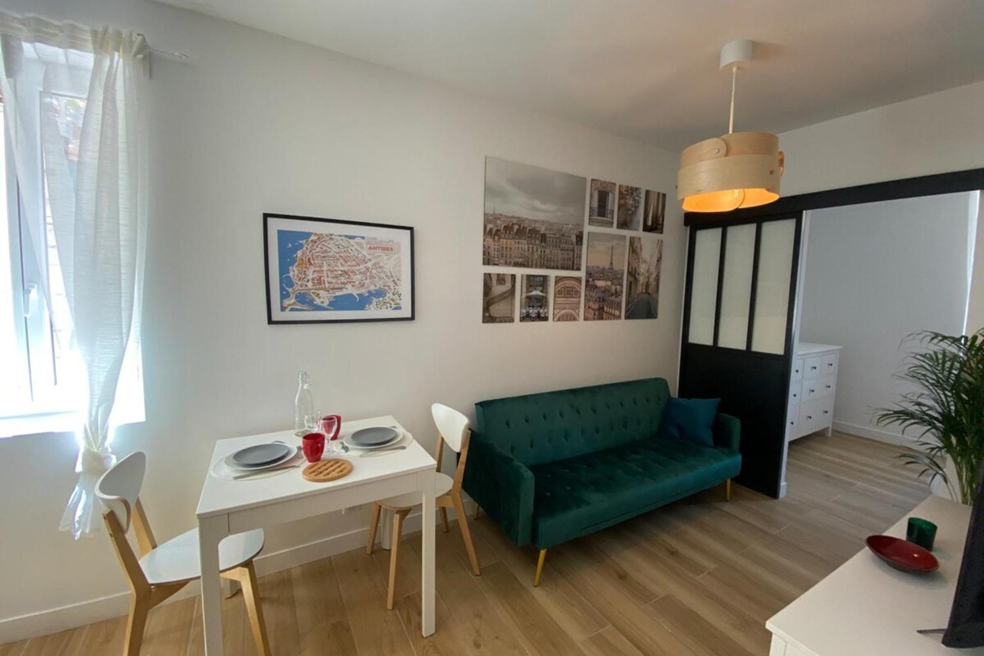 06An - Beautiful Apartment In The Heart Of Old อองทีบส์ ภายนอก รูปภาพ