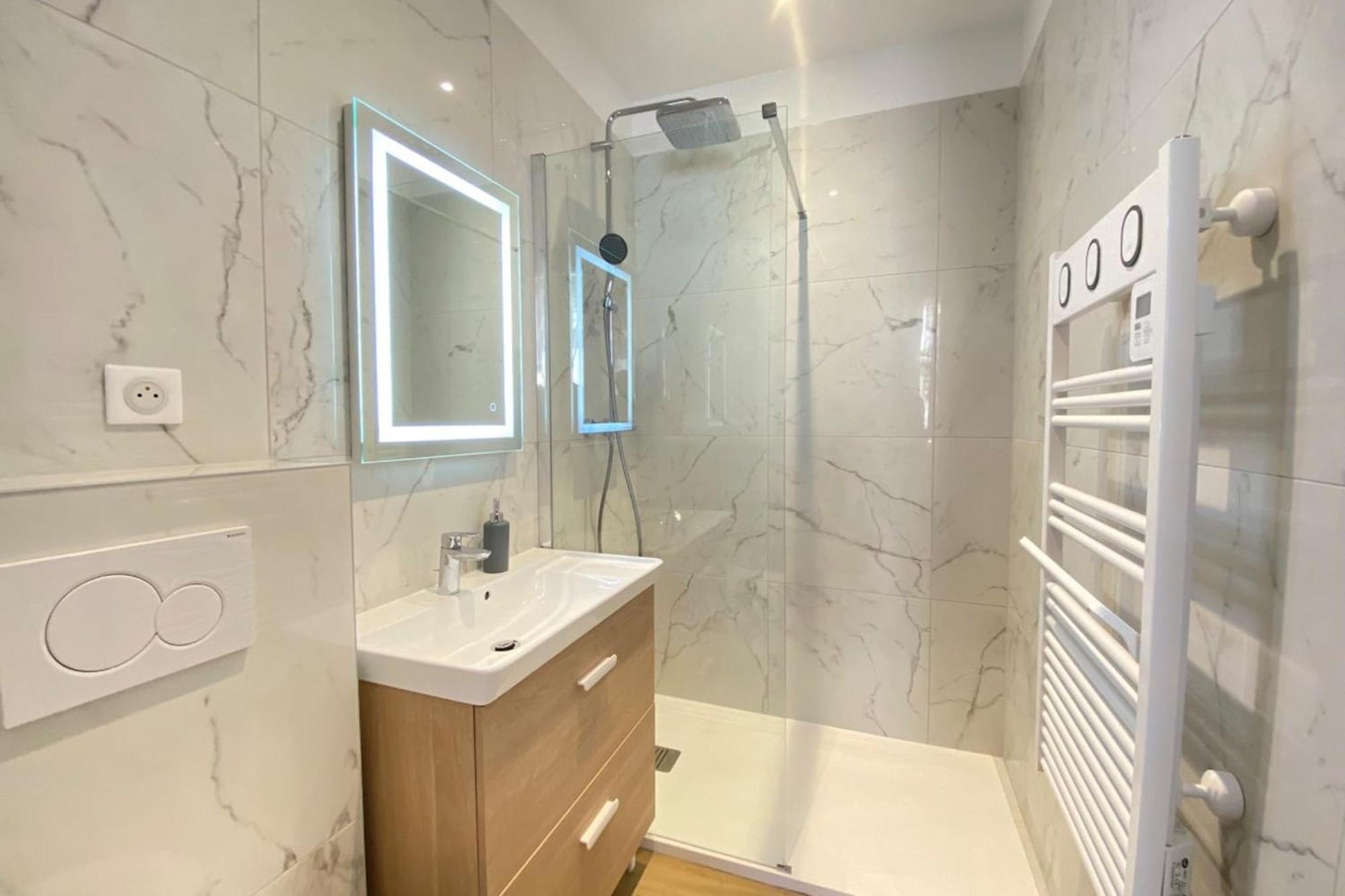 06An - Beautiful Apartment In The Heart Of Old อองทีบส์ ภายนอก รูปภาพ